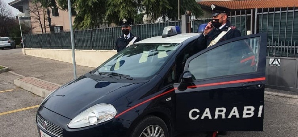 Madre di un bambino di 2 anni minacciata di morte dall’ex, i carabinieri lo arrestano: “Atti persecutori”